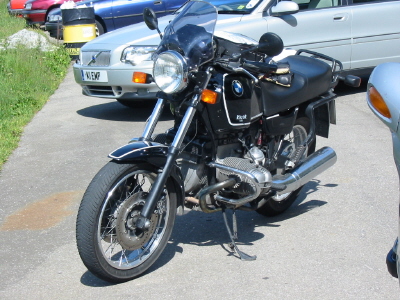 R 100 R